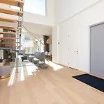 Apartman 4bdr Modern And Stylish Near Kadriorg With Free Parking *