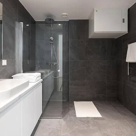 4bdr Modern And Stylish Near Kadriorg With Free Parking Tallinn