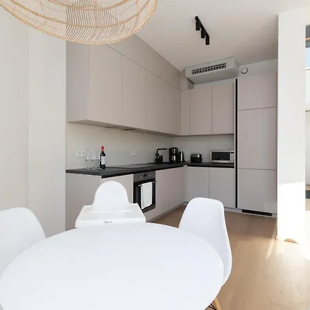 4bdr Modern And Stylish Near Kadriorg With Free Parking * Reval