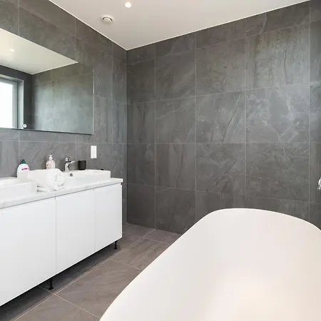 Apartment 4bdr Modern And Stylish Near Kadriorg With Free Parking *