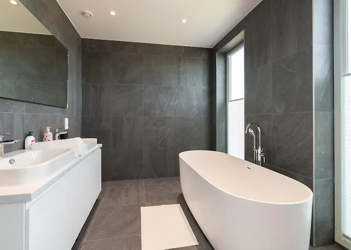 Apartamento 4bdr Modern And Stylish Near Kadriorg With Free Parking *