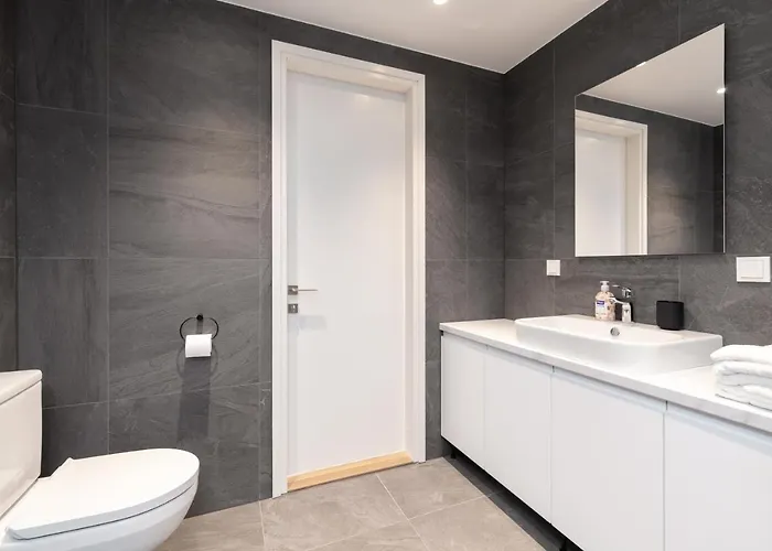 4bdr Modern And Stylish Near Kadriorg With Free Parking Διαμέρισμα Ταλίν