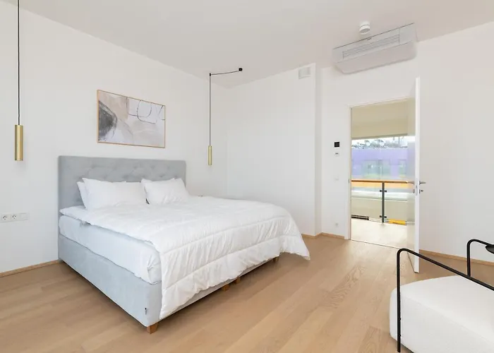 شقة 4bdr Modern And Stylish Near Kadriorg With Free Parking تالين