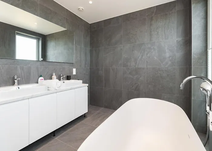 Daire 4bdr Modern And Stylish Near Kadriorg With Free Parking *